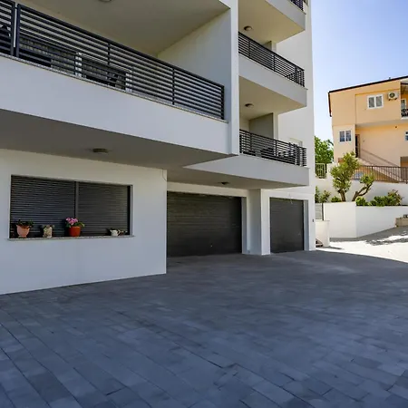 Kotisina J Apartment Makarska