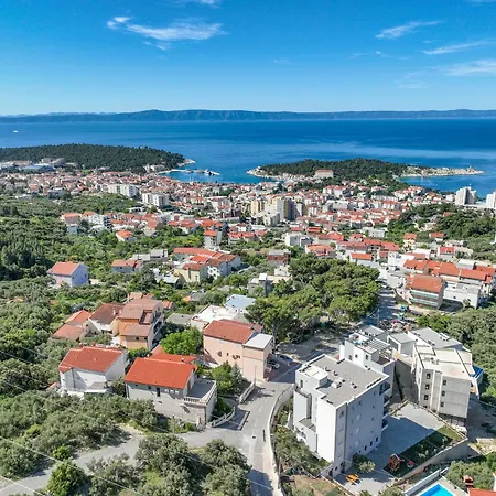 Kotisina J * Makarska