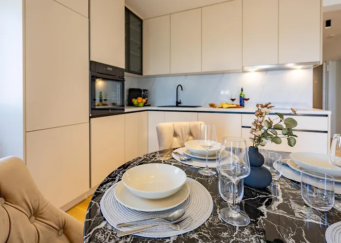 Kotisina J Parking Included Apartment Makarska