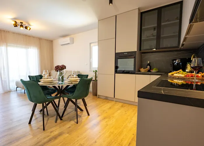 Kotisina J Parking Included