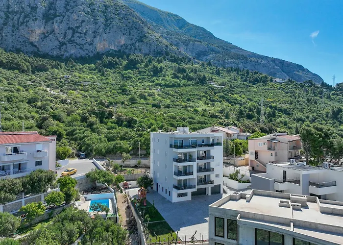 Kotisina J Parking Included Apartment Makarska