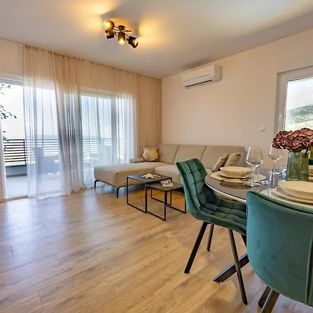 Kotisina J マカルスカ